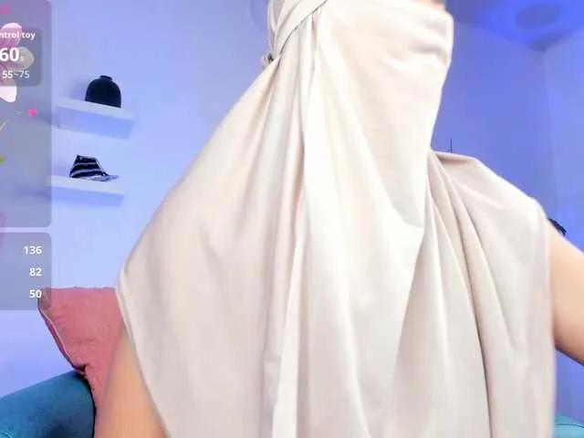 Aura-cuutee on BongaCams 