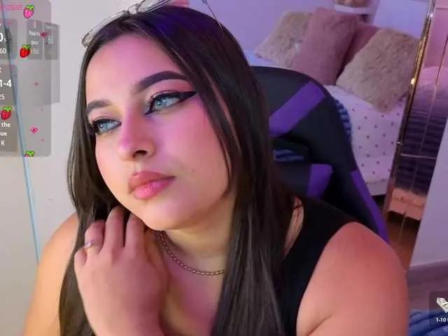 EinnyMure — What attracts me to a man is the way he expresses himself to me, I like that they are very flirtatious and hot, the erotic talks and that he touches my body strongly!