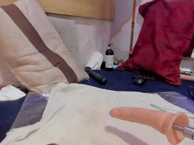 elifblond — I like to innovate in poses and fun things, routine is not something horny for me, the naughtier the situation the hotter I will be for you