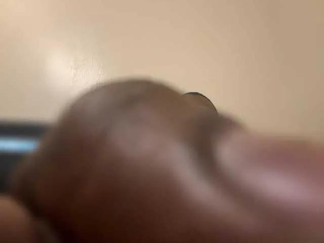 Trini4800 on BongaCams