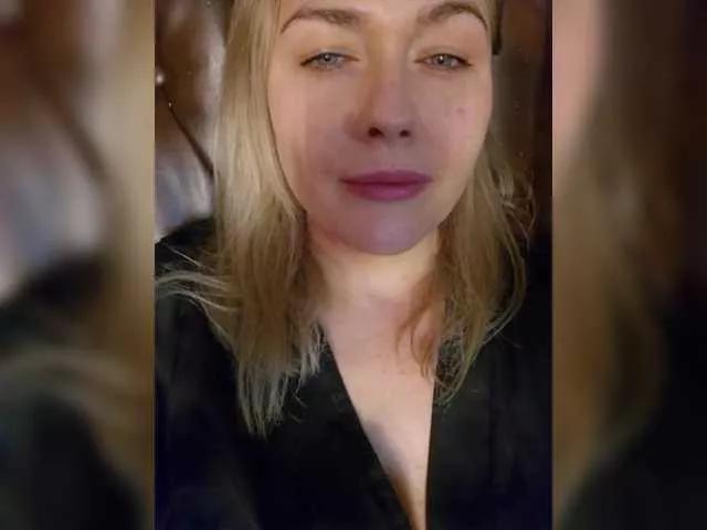 Yesenia-1 on BongaCams 