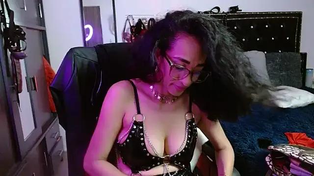 AmelieMartinez — finger on clit