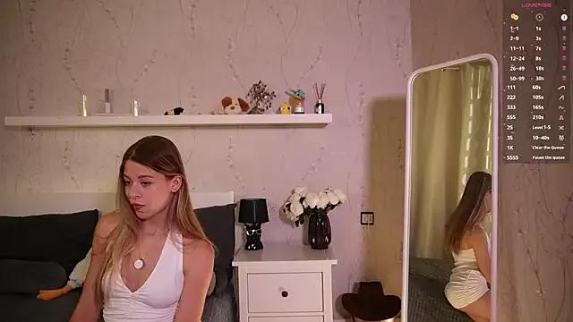 AnneVerity on StripChat 