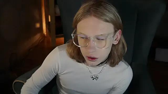 BarbieRichy — finger sucking