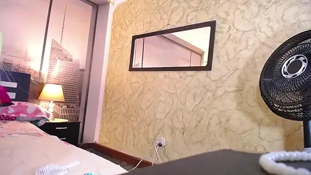 bloom_bbc on StripChat 