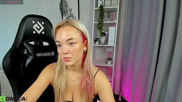 Christy_Little — Freechat on StripChat