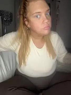 CurvyGirlMyla's avatar