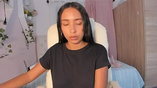 Emma_lorense22 on StripChat 