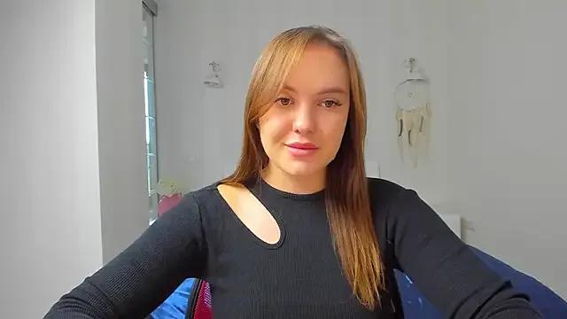 EmmaNorman on StripChat 