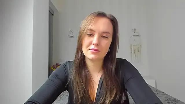 EmmaNorman on StripChat 