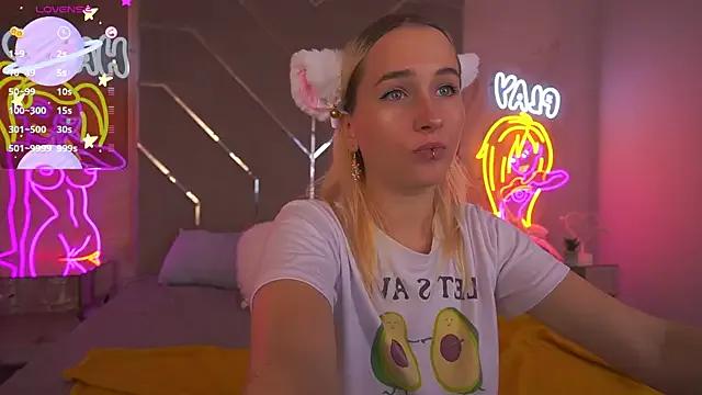 LilElfie on StripChat 