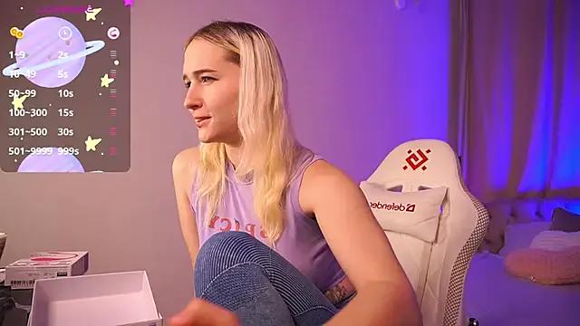 LilElfie on StripChat 