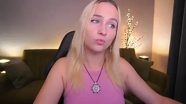 LilElfie on StripChat 