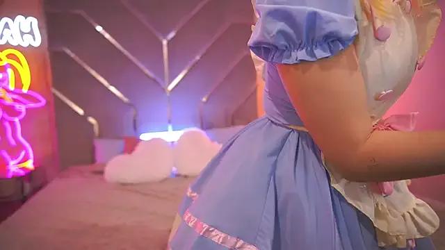 LilElfie on StripChat 