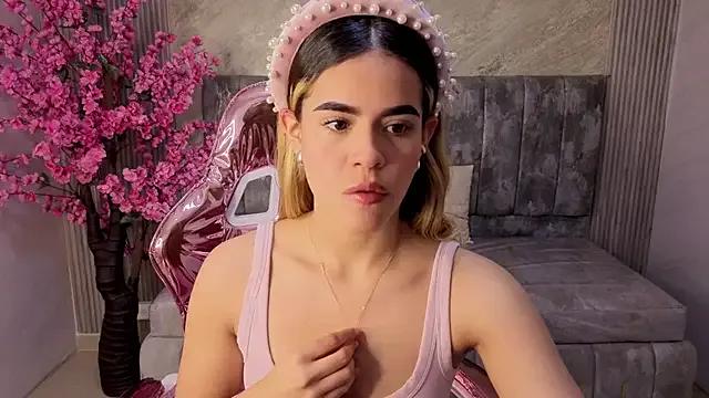 lilith4_s on StripChat 