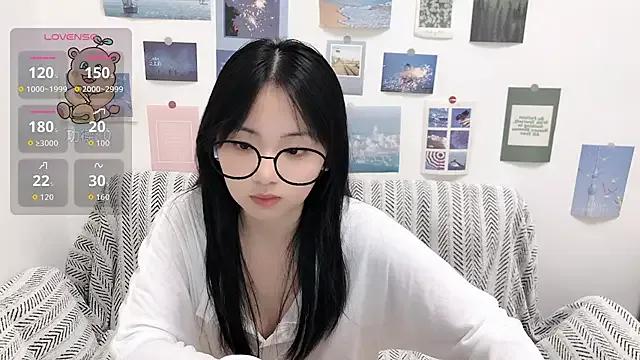 LiLiYbaby on StripChat 