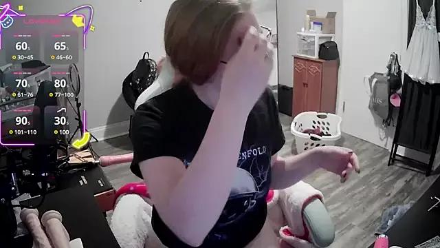 LilyFoxxx on StripChat 