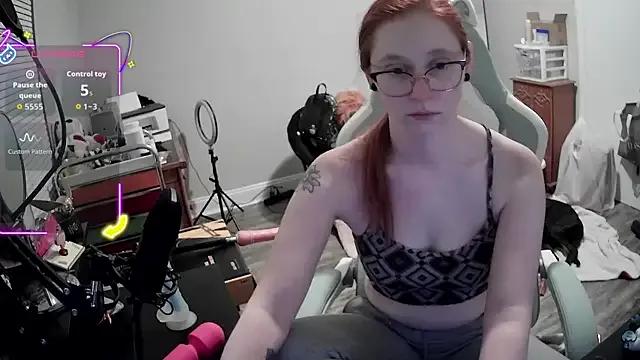 LilyFoxxx on StripChat 