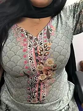 lovely_zara — Full nude 5min