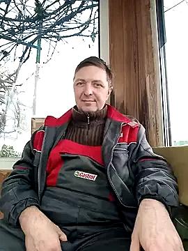 Pokaz2020 — Walking down the street with an erect pe