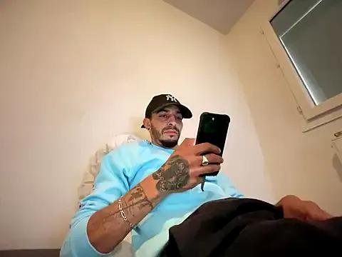 Rebeu313 on StripChat 