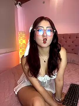 saramooon on StripChat 