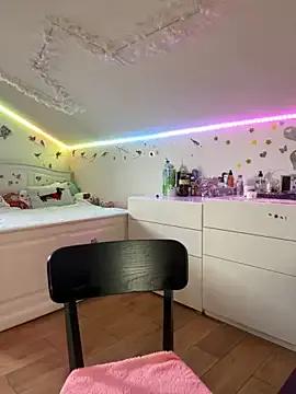 SelenaBee on StripChat 