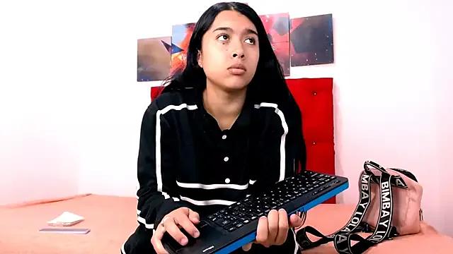 SweetLatiin_ on StripChat 