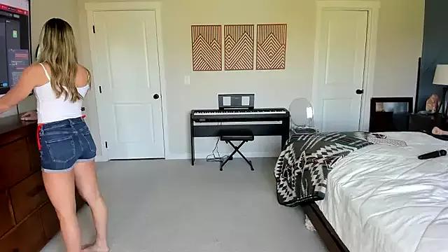 xxyourgirlblair on StripChat 