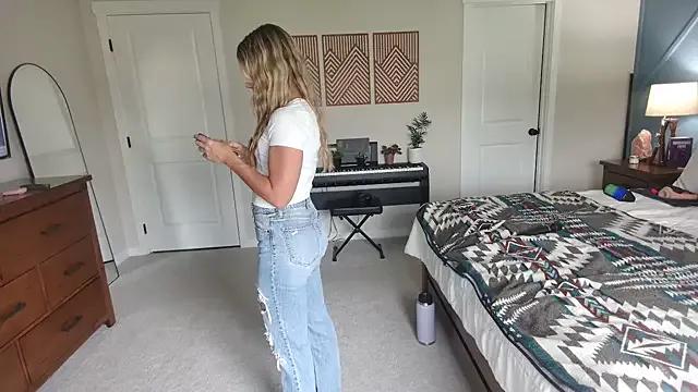 xxyourgirlblair on StripChat 