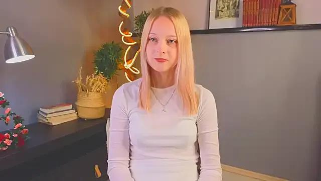 YungLyssy — Suck finger with eyes contact